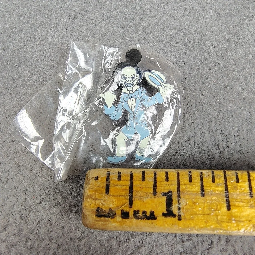Disney‎ Hidden Mickey Pin Haunted Mansion EZRA Skeleton Hitchhiker 2007 New